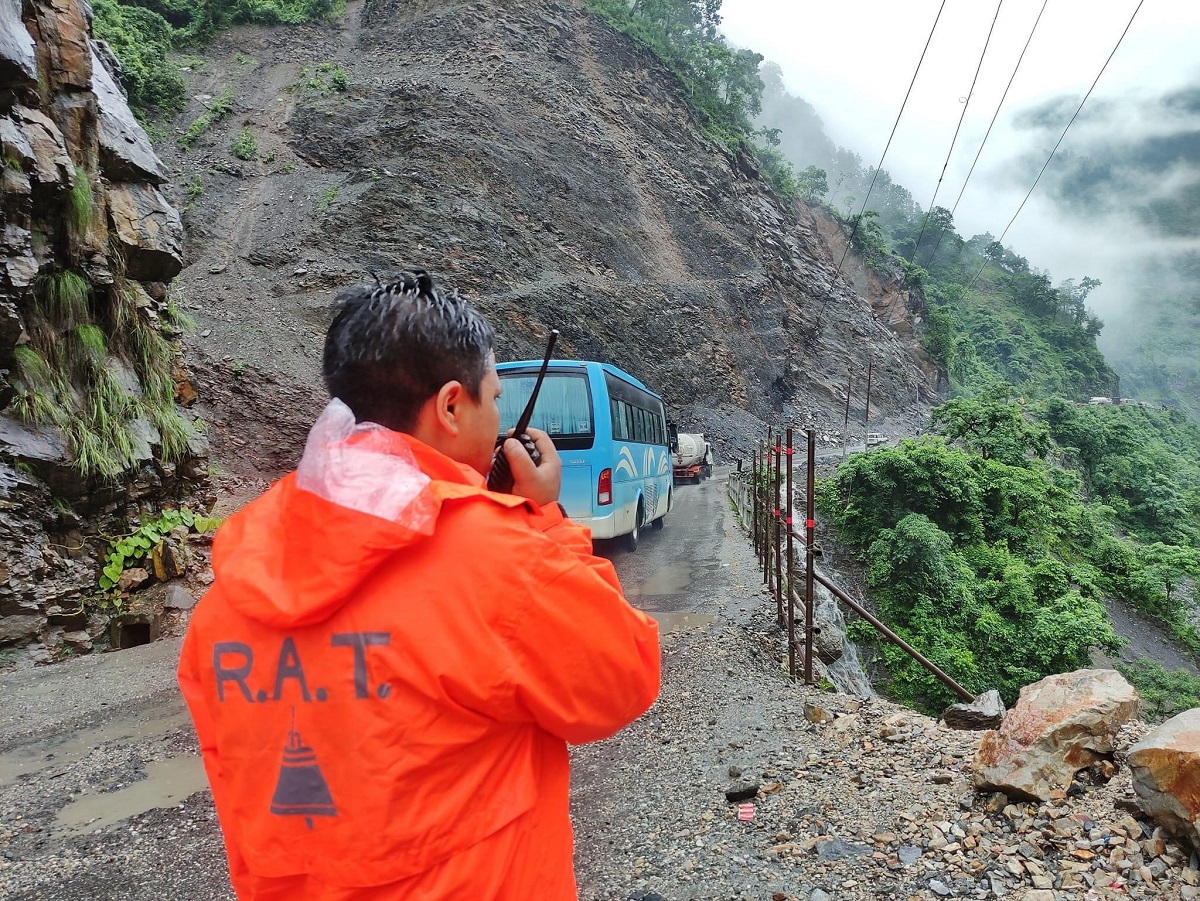 रबिको पार्टीले ट्राफिक सहजीकरणमा स्वयंमसेवक परिचालन गरेपछि चितवन प्रशासनको आपत्ति